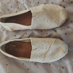 Toms classic canvas shoes